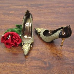 Baby Phat Pointy Toe Pumps Gold Heel & Cat Emblem